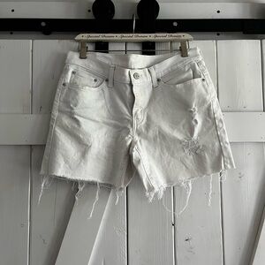 White Levi’s Shorts
